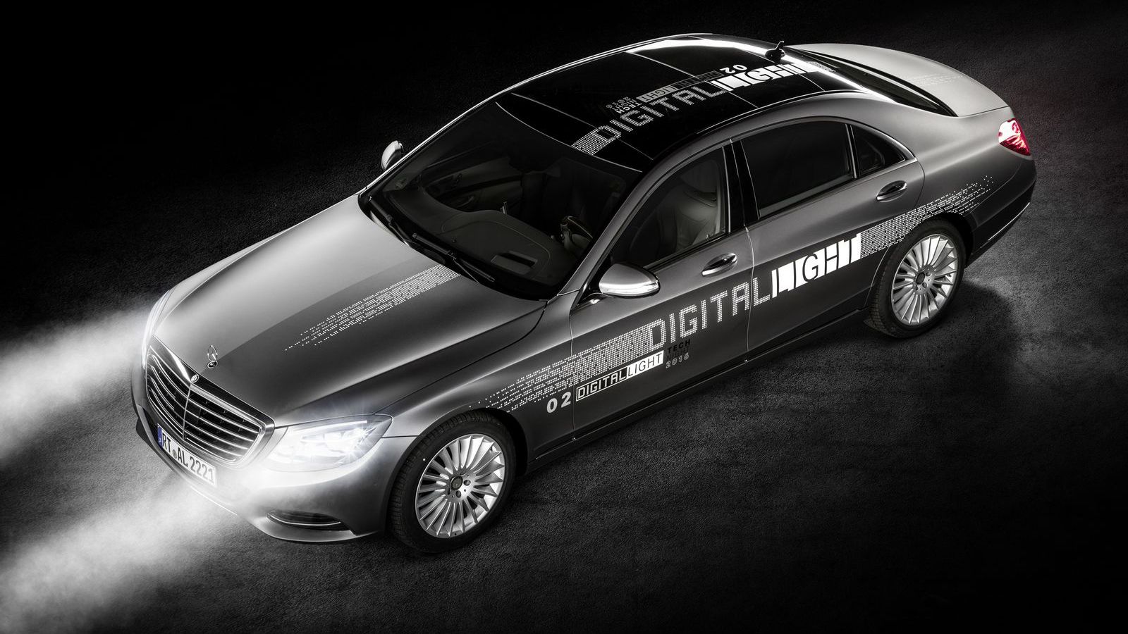 Η Mercedes-Benz παρουσιάζει την τεχνολογία «Digital Light», που θα υιοθετήσουν τα μοντέλα της στο προσεχές μέλλον.